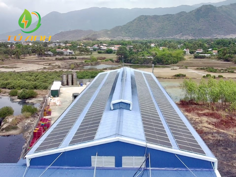 lắp đặt năng lượng mặt trời áp mái là gì